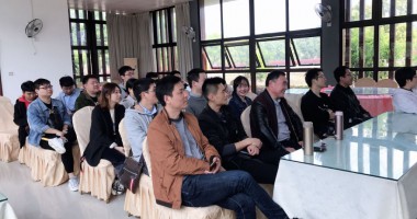 凝聚產(chǎn)生力量，團(tuán)結(jié)誕生希望